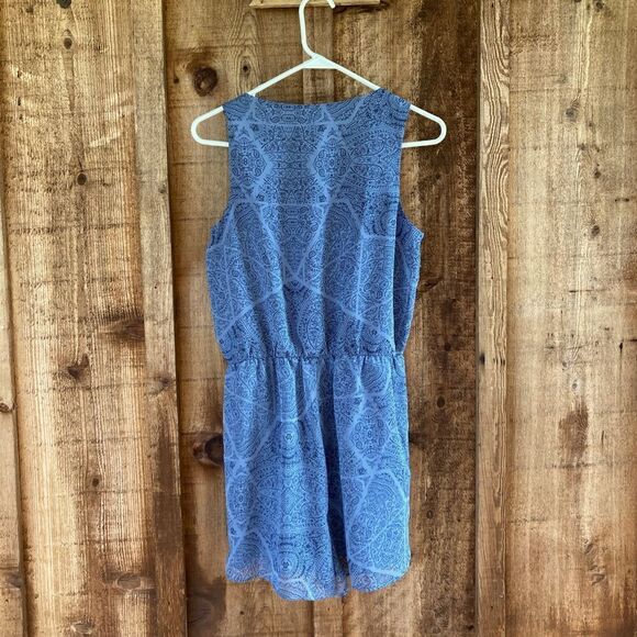 BCBGeneration Paisley Sleeveless Cross-over Tie Neck Romper - Picture 4 of 7